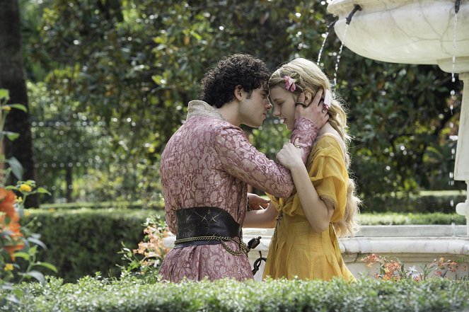 Game of Thrones - Unbowed, Unbent, Unbroken - Photos - Toby Sebastian, Nell Tiger Free