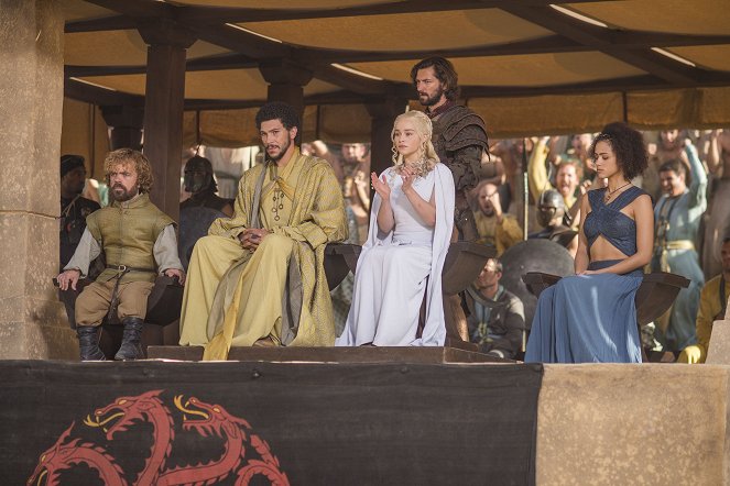 Game of Thrones - Season 5 - The Dance of Dragons - Van film - Peter Dinklage, Joel Fry, Emilia Clarke, Michiel Huisman, Nathalie Emmanuel