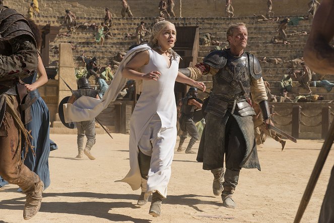 Trónok harca - Season 5 - Sárkányok tánca - Filmfotók - Emilia Clarke, Iain Glen