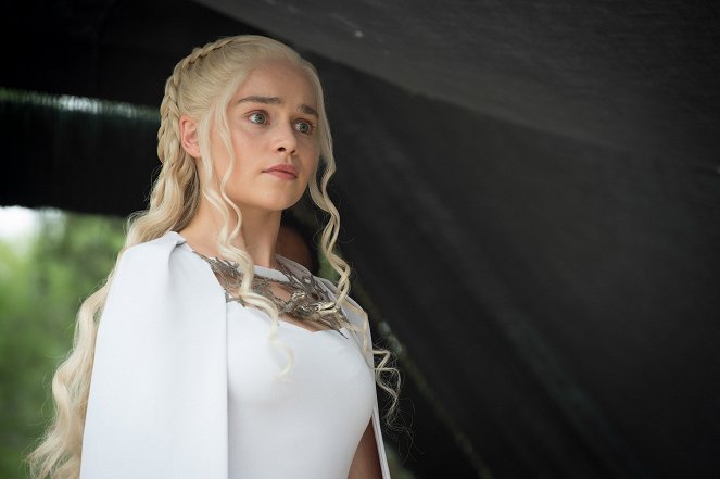 Game of Thrones - Season 5 - The Gift - Photos - Emilia Clarke
