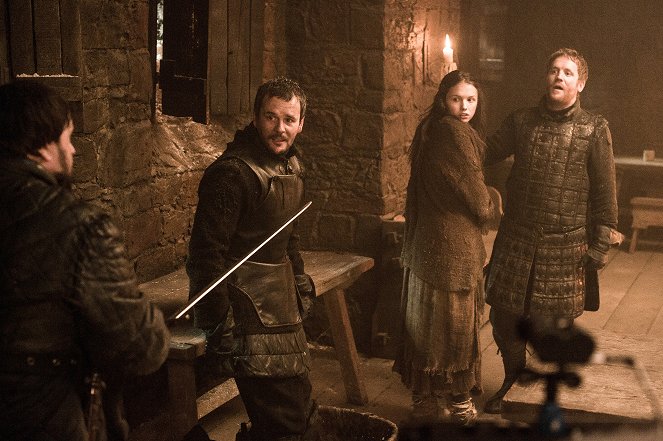 Game of Thrones - The Gift - Photos - Jonathan Byrne, Hannah Murray, Ian Lloyd Anderson