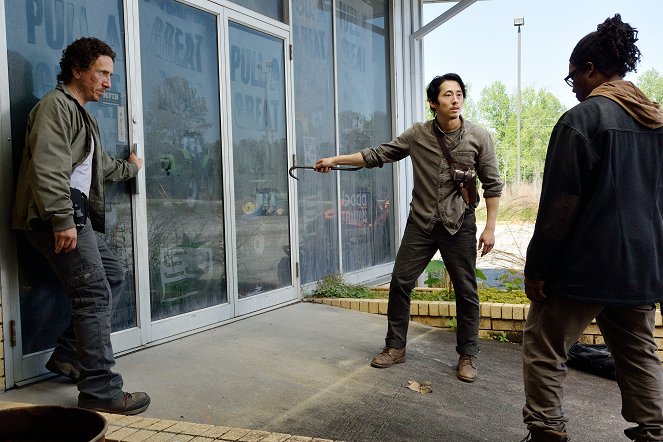 Żywe trupy - Season 6 - Nowe początki - Z filmu - Michael Traynor, Steven Yeun, Corey Hawkins