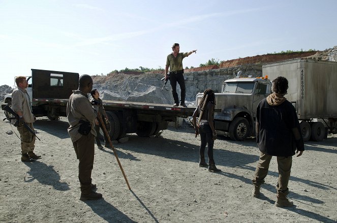 The Walking Dead - First Time Again - Photos - Michael Cudlitz, Andrew Lincoln