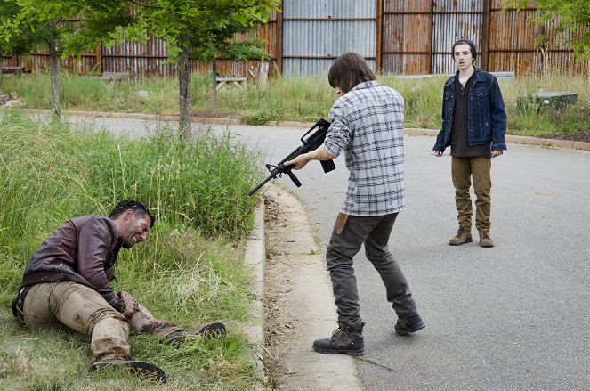 The Walking Dead - Season 6 - JSS - Photos - Alec Rayme, Chandler Riggs, Austin Abrams