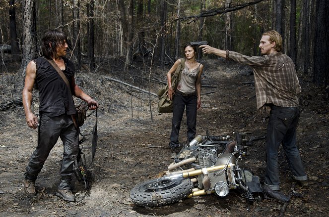 Walking Dead - Kto má na výber? - Z filmu - Norman Reedus, Christine Evangelista, Austin Amelio