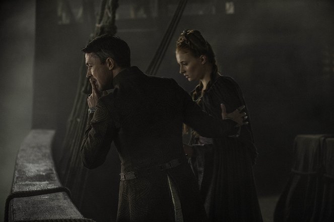 Game Of Thrones - Sprengerin der Ketten - Filmfotos - Aidan Gillen, Sophie Turner