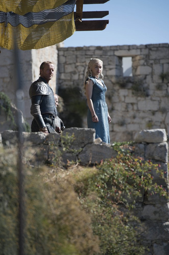 Game Of Thrones - Eidwahrer - Filmfotos - Iain Glen, Emilia Clarke