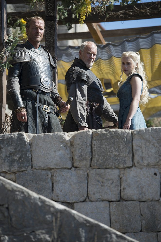 Game of Thrones - Oathkeeper - Photos - Iain Glen, Ian McElhinney, Emilia Clarke
