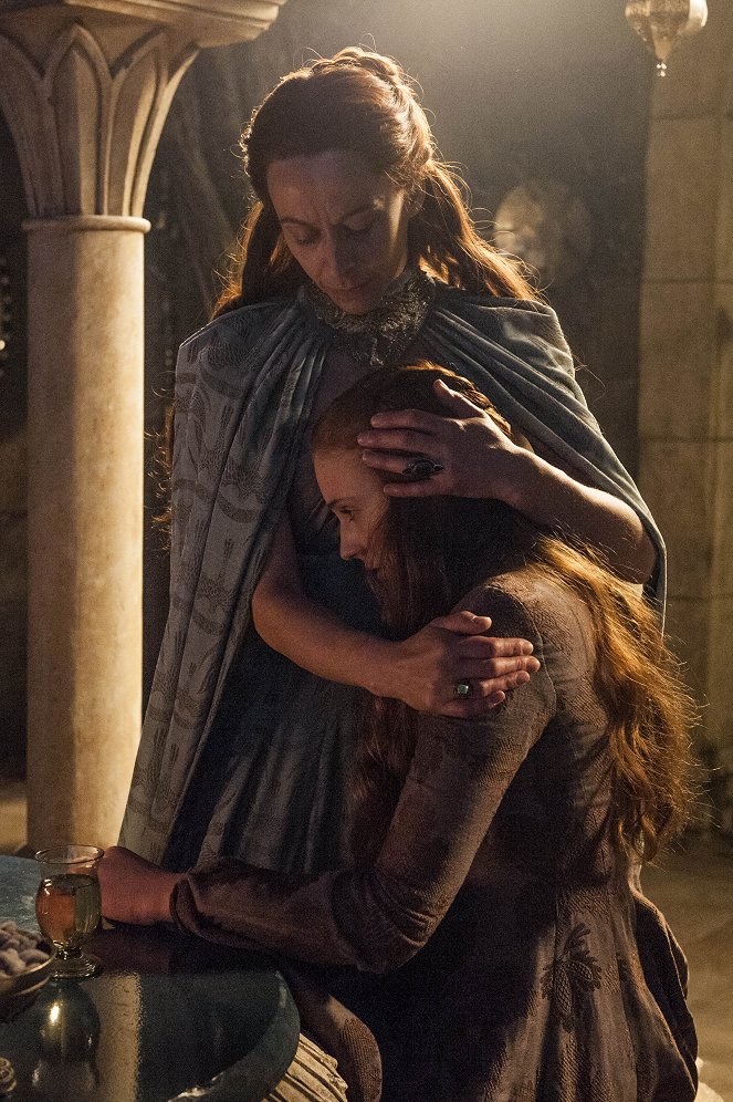 Game Of Thrones - Der Erste seines Namens - Filmfotos - Kate Dickie, Sophie Turner