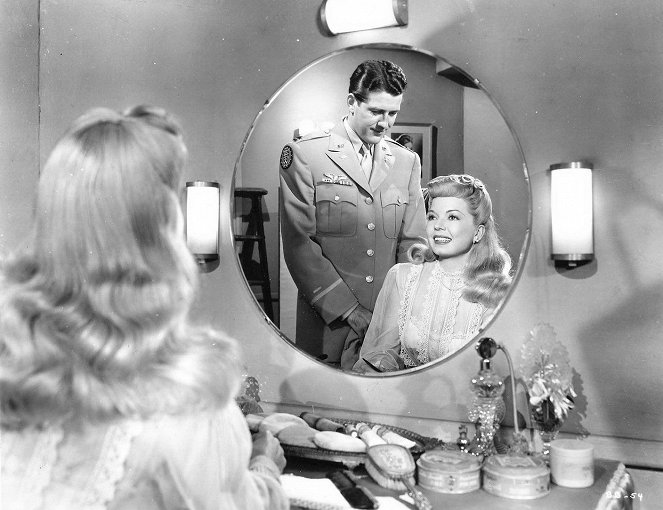 The Bamboo Blonde - Filmfotos - Russell Wade, Frances Langford