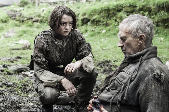 Game Of Thrones - Die Spottdrossel - Filmfotos - Maisie Williams, Barry McGovern