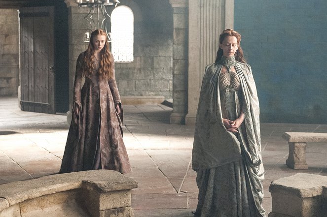 Game Of Thrones - Die Spottdrossel - Filmfotos - Sophie Turner, Kate Dickie