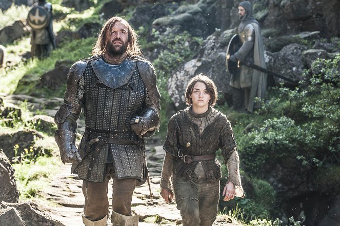 Hra o trůny - Hora a Rudá zmije - Z filmu - Rory McCann, Maisie Williams