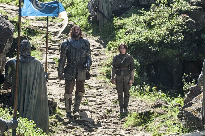 Game of Thrones - Season 4 - The Mountain and the Viper - Van film - Rory McCann, Maisie Williams