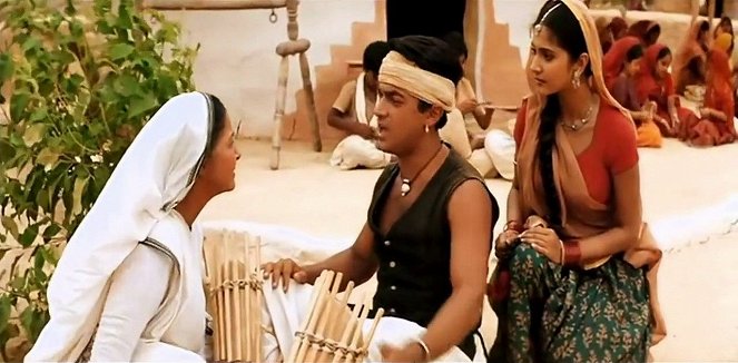 Lagaan - tenkrát v Indii - Z filmu - Suhasini Mulay, Aamir Khan, Gracy Singh