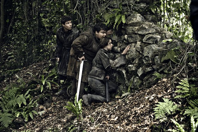 Game Of Thrones - Season 3 - Dunkle Schwingen, dunkle Worte - Filmfotos - Joe Dempsie, Ben Hawkey, Maisie Williams