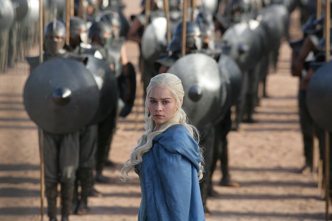 Trónok harca - Season 3 - És őrsége most véget ér - Filmfotók - Emilia Clarke