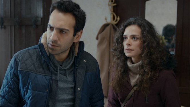 Aşk Yeniden - De la película - Buğra Gülsoy, Özge Özpirinçci