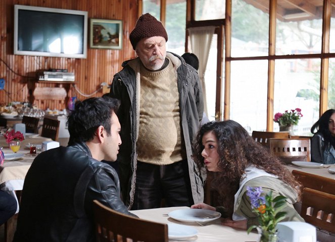 Aşk Yeniden - Z filmu - Buğra Gülsoy, Tamer Levent, Özge Özpirinçci