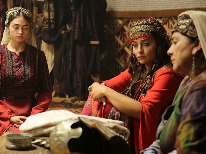 Resurrection: Ertugrul - Av, Kısım 1 - Photos - Esra Bilgiç Töre, Didem Balçın