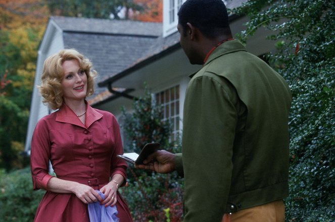 Far from Heaven - Photos - Julianne Moore