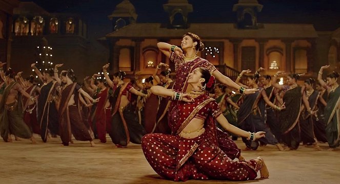 Bajirao Mastani - Do filme - Priyanka Chopra Jonas, Deepika Padukone