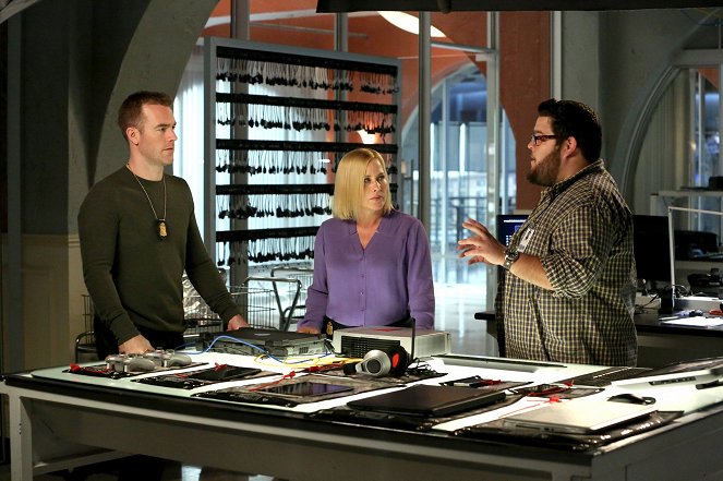 CSI: Cyber - Ghost in the Machine - De la película - James van der Beek, Patricia Arquette, Charley Koontz