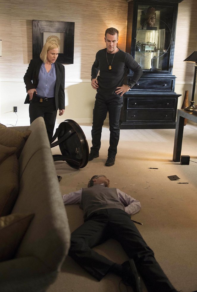 CSI: Cyber - Season 1 - Family Secrets - De la película - Patricia Arquette, James van der Beek