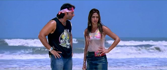 Dhoom - Film - Uday Chopra, Esha Deol