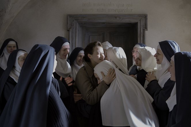 The Innocents - Photos - Agata Buzek, Katarzyna Dąbrowska, Lou de Laâge