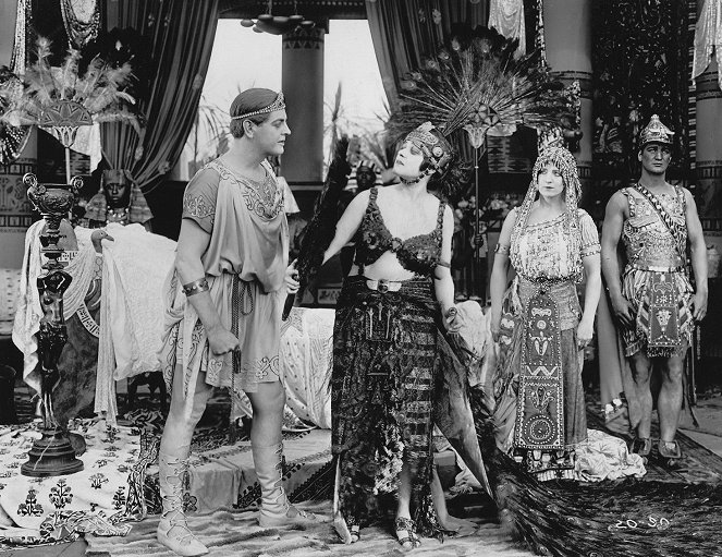 Cleopatra - Z filmu - Thurston Hall, Theda Bara
