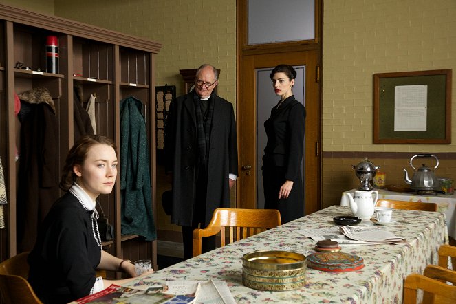 Brooklyn - Photos - Saoirse Ronan, Jim Broadbent, Jessica Paré