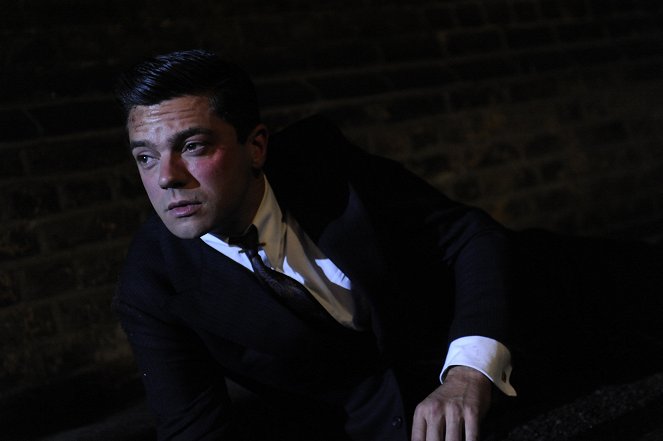 Człowiek, który został Bondem - Episode 1 - Z filmu - Dominic Cooper