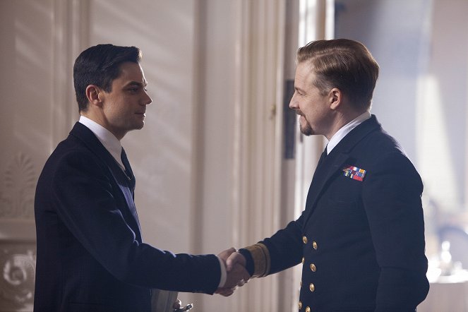 Fleming - Mies, josta tuli Bond - Episode 1 - Kuvat elokuvasta - Dominic Cooper, Samuel West
