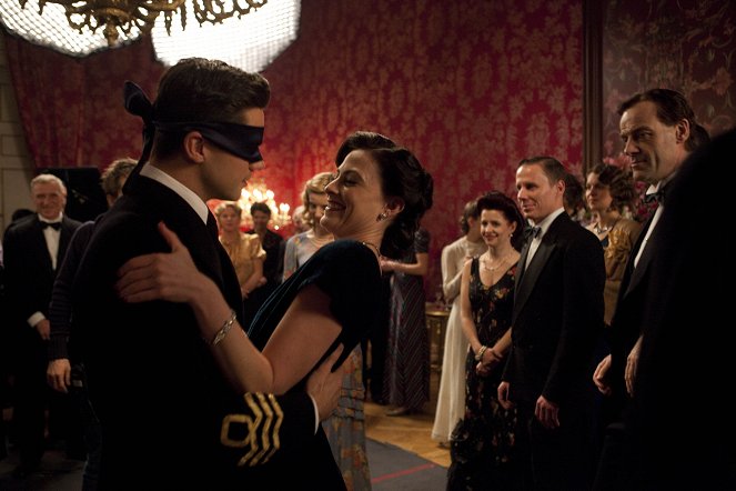 Fleming - Episode 2 - Photos - Dominic Cooper, Lara Pulver