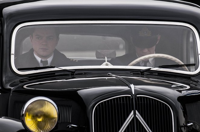 Człowiek, który został Bondem - Z filmu - Dominic Cooper