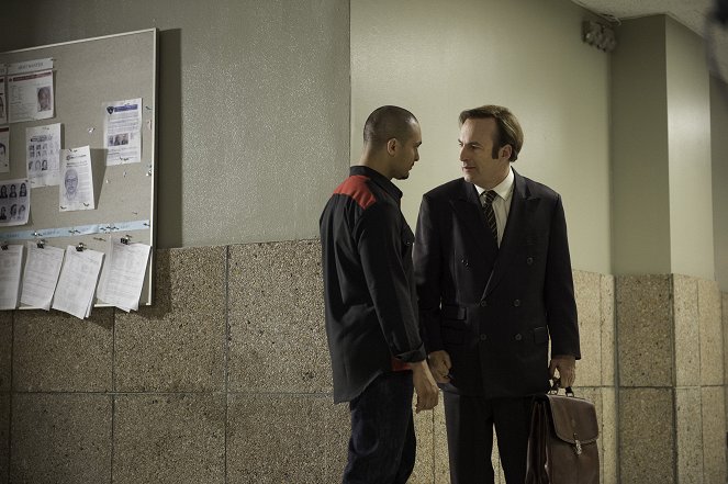 Better Call Saul - Season 1 - Hero - Photos - Michael Mando, Bob Odenkirk