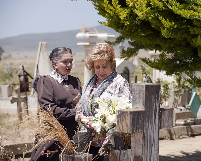 Soy tu dueña - Photos - Ana Martín, Silvia Pinal