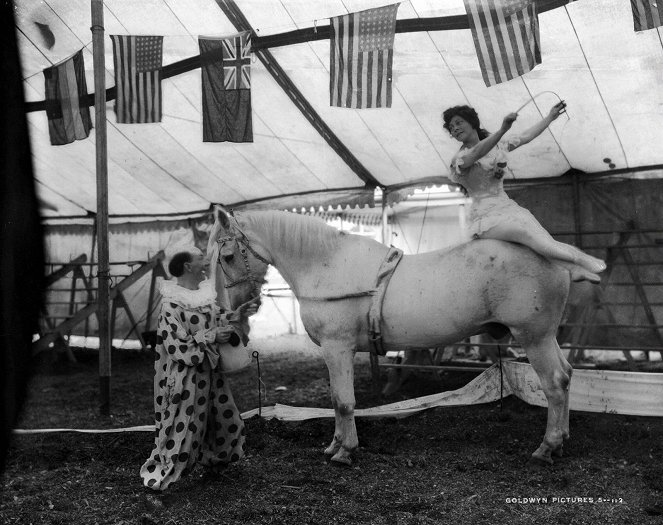 Polly of the Circus - Do filme - Mae Marsh