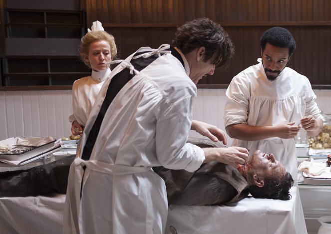 The Knick - Whiplash - Photos - Clive Owen, André Holland