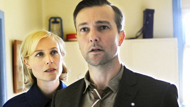 A Place to Call Home - Film - Marta Dusseldorp, Craig Hall