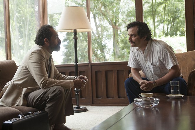 Narcos - You Will Cry Tears of Blood - Photos - Bruno Bichir, Wagner Moura