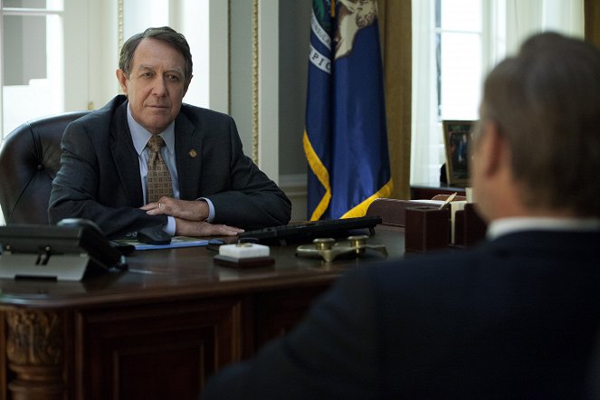 House of Cards - Chapter 4 - Photos - Larry Pine