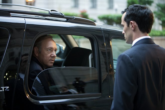 House of Cards - Chapter 6 - Photos - Kevin Spacey, Nathan Darrow