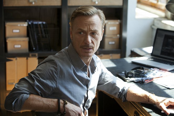 House of Cards - Chapter 10 - Photos - Ben Daniels