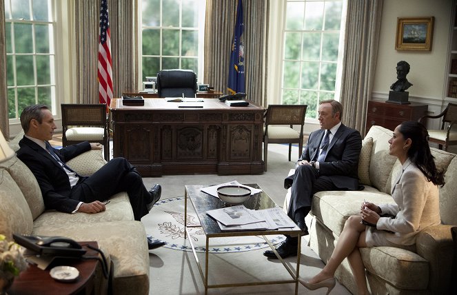 House of Cards - Capítulo 10 - Do filme - Michel Gill, Kevin Spacey, Sakina Jaffrey