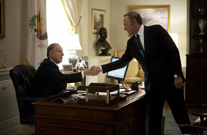 House of Cards - Season 1 - Chapter 11 - Photos - Dan Ziskie, Kevin Spacey