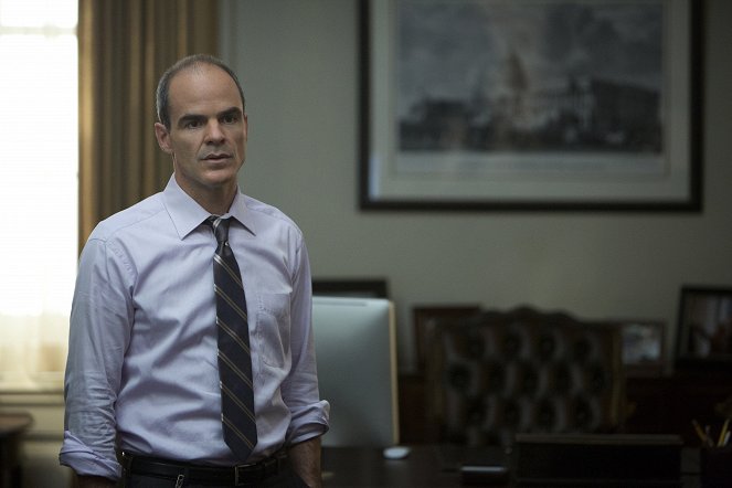 House of Cards - Chapter 12 - Photos - Michael Kelly