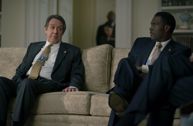 House of Cards - Season 2 - Chapter 14 - Photos - Larry Pine, Curtiss Cook