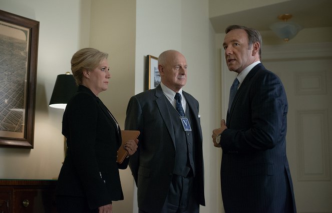 House of Cards - Chapter 15 - Photos - Jayne Atkinson, Gerald McRaney, Kevin Spacey